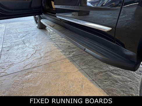 Used 2023 GMC Yukon XL SLT w/ SLT Luxury Package image 14