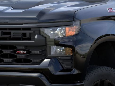 Used 2025 Chevrolet Silverado 1500 Custom Trail Boss AWD/4WD image 10