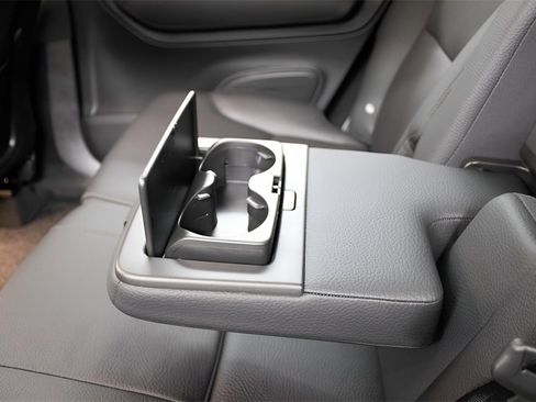 Certified 2025 Volvo XC90 T8 Plus image 31