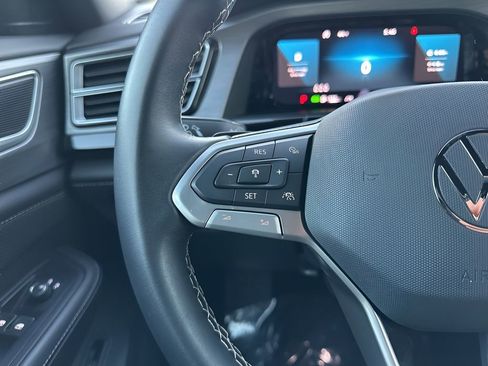 Used 2025 Volkswagen Atlas Cross Sport SE image 14