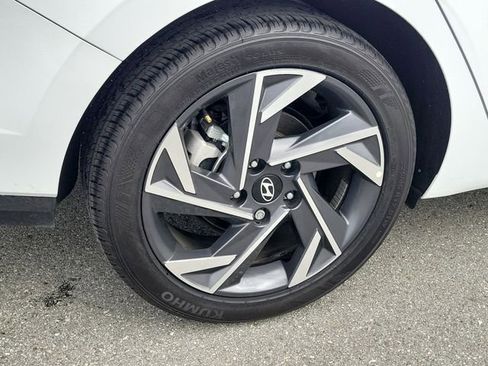 Certified 2025 Hyundai Elantra Sport image 24