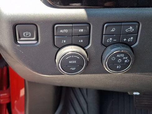 Used 2022 Chevrolet Silverado 1500 LT Trail Boss w/ LT Trail Boss Premium Package AWD/4WD image 19