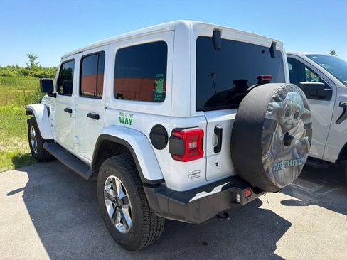 Used 2018 Jeep Wrangler Unlimited Sahara w/ Dual Top Group AWD/4WD image 7