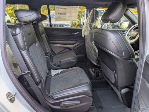 New 2025 Jeep Grand Cherokee L Altitude image 27