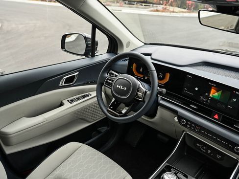 New 2026 Kia Carnival EX image 15