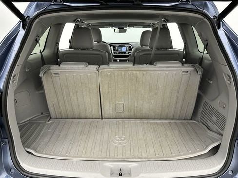 Used 2017 Toyota Highlander XLE image 27