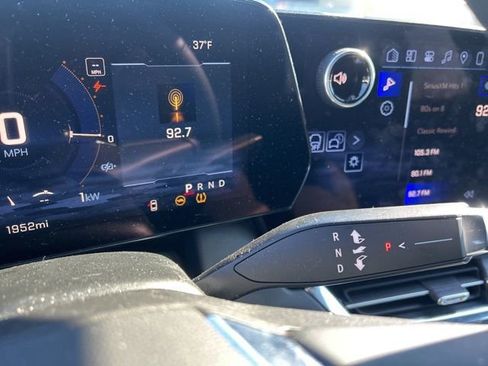 New 2026 Chevrolet Equinox EV LT image 26