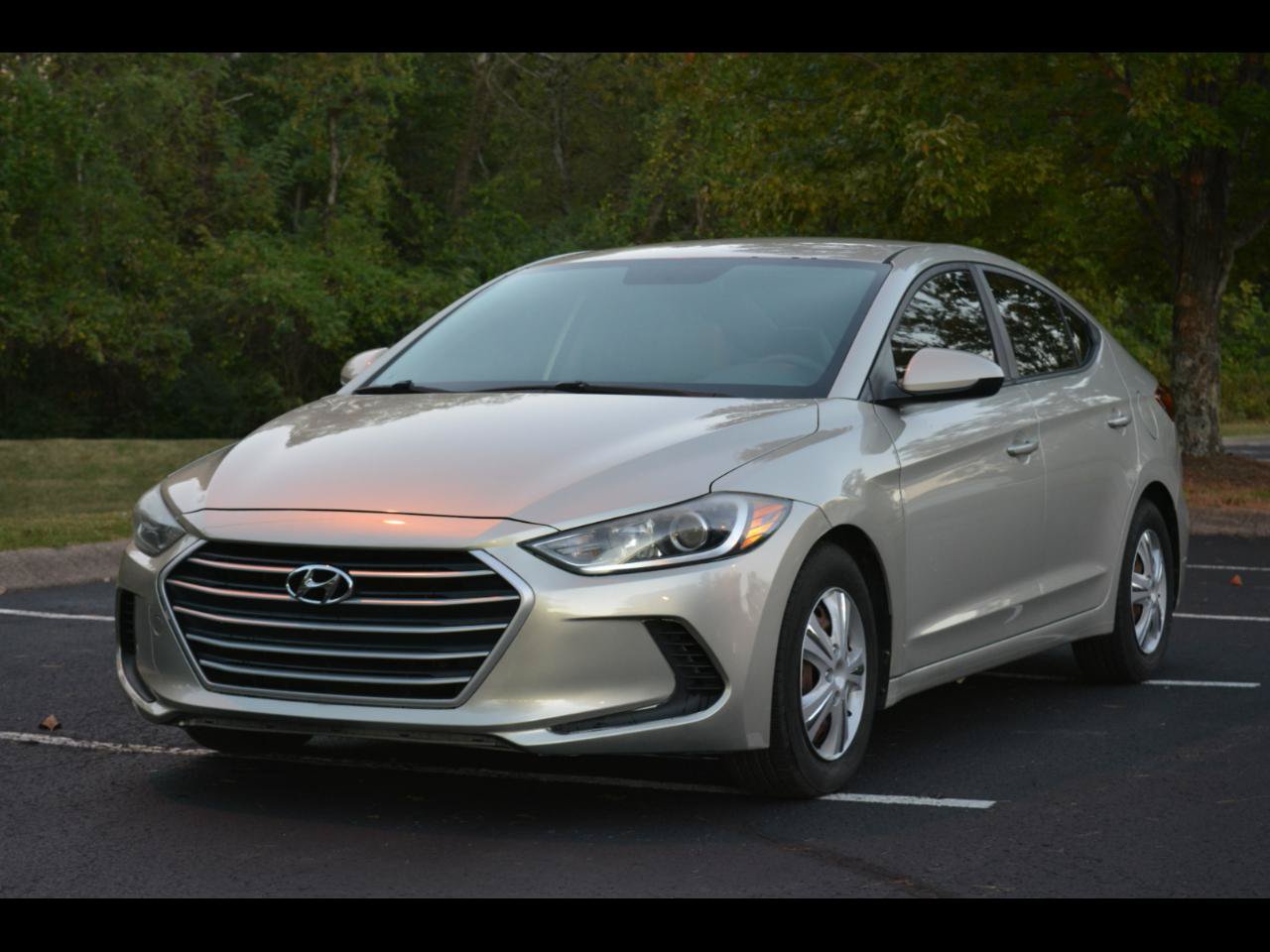 Used 2017 Hyundai Elantra SE FWD image 1