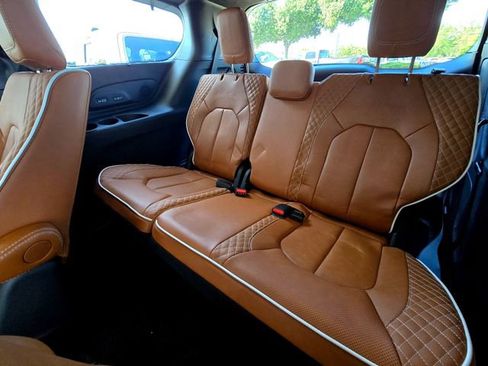 New 2026 Chrysler Pacifica Pinnacle image 28