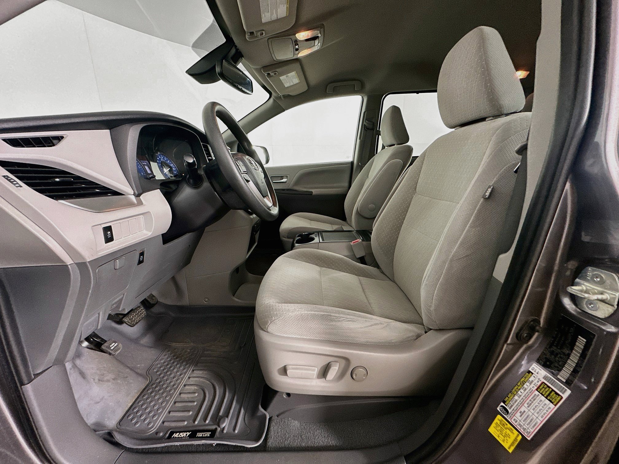 Used 2020 Toyota Sienna LE FWD image 13