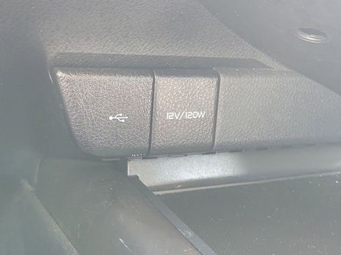 Used 2024 Toyota Camry SE image 30