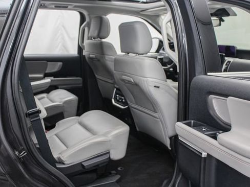 Certified 2025 Ford Expedition Active AWD/4WD image 21