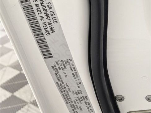 Used 2024 Jeep Compass Latitude image 34