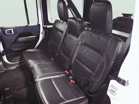 Used 2019 Jeep Wrangler Unlimited Sahara AWD/4WD image 36