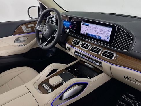 New 2026 Mercedes-Benz GLS 450 4MATIC image 16