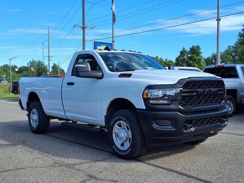 Used 2024 RAM 2500 Tradesman w/ Snow Chief Group AWD/4WD image 3