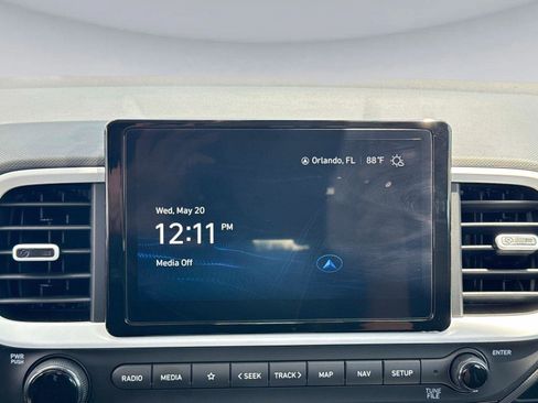 Used 2025 Hyundai Venue Limited FWD image 20
