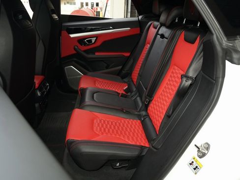 Used 2019 Lamborghini Urus image 24