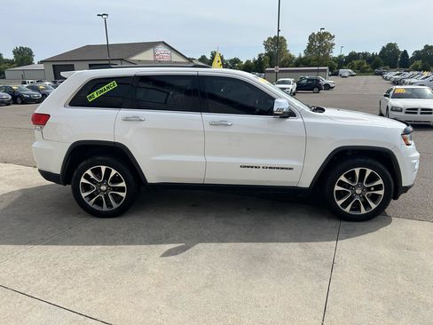 Used 2018 Jeep Grand Cherokee Limited AWD/4WD image 4