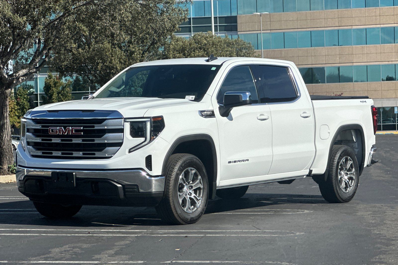 Used 2024 GMC Sierra 1500 SLE AWD/4WD image 8