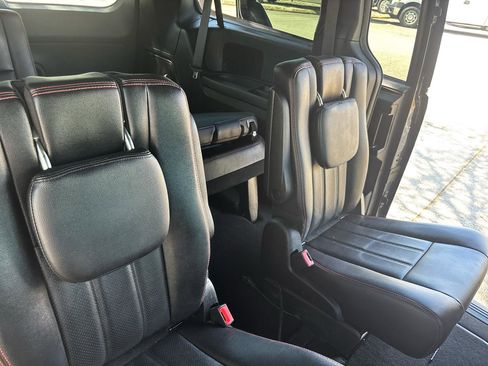 Used 2019 Dodge Grand Caravan GT FWD image 28