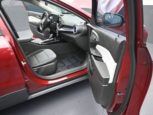 Used 2024 Chevrolet Trax LT image 17