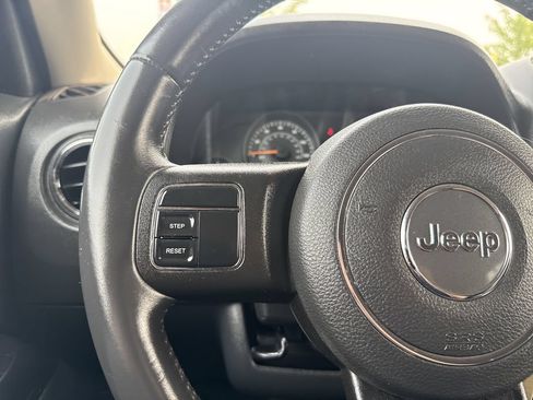 Used 2014 Jeep Patriot Latitude AWD/4WD image 20