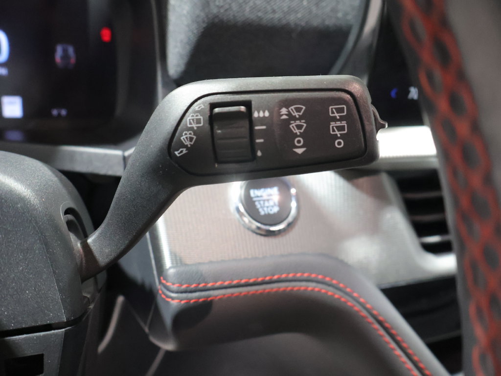 Used 2025 Ford Explorer ST-Line w/ ST-Line Street Pack AWD/4WD image 32