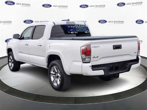 Used 2017 Toyota Tacoma Limited w/ Tow Package image 3