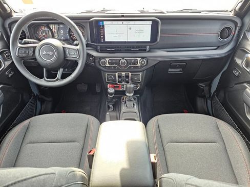 Used 2025 Jeep Wrangler Unlimited Rubicon w/ Convenience Group AWD/4WD image 9