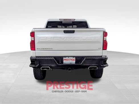 Used 2021 Chevrolet Silverado 1500 LT Trail Boss w/ Convenience Package II image 11