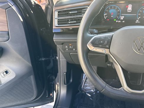 Used 2024 Volkswagen Atlas SE w/ Black Wheel Package image 19