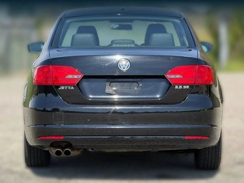 Used 2013 Volkswagen Jetta SE FWD image 4