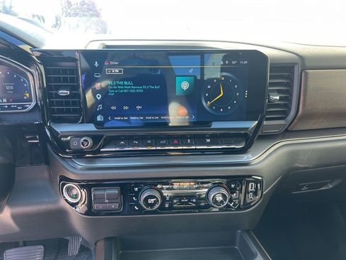 Used 2023 Chevrolet Silverado 1500 High Country w/ High Country Premium Package AWD/4WD image 17