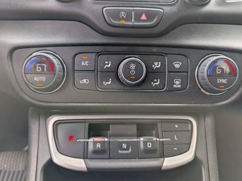 Used 2023 GMC Terrain SLT AWD/4WD image 17