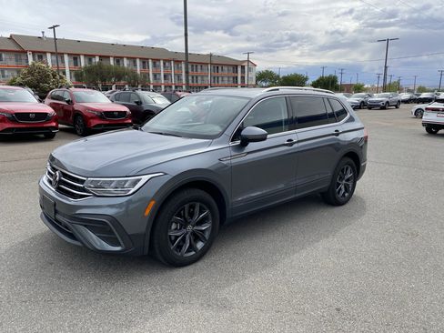 Certified 2022 Volkswagen Tiguan SE w/ Panoramic Sunroof Package image 38