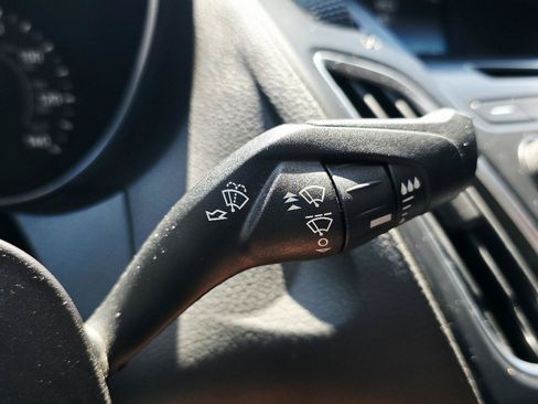 Used 2015 Ford Focus SE w/ Equipment Group 201A FWD image 26