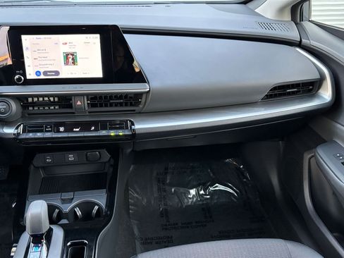 Used 2025 Toyota Prius LE image 33