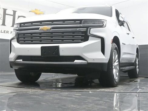 Used 2023 Chevrolet Suburban Premier image 4