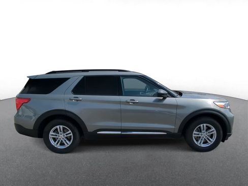 Used 2020 Ford Explorer XLT w/ Equipment Group 202A image 9