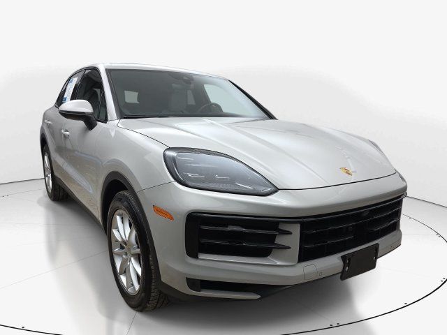 Used 2024 Porsche Cayenne AWD/4WD image 2