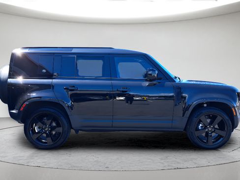Used 2024 Land Rover Defender 110 S AWD/4WD image 2