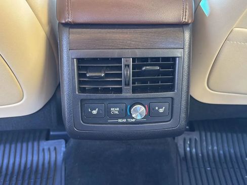 Used 2018 Toyota Avalon Limited image 27