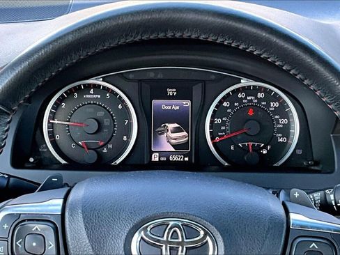 Used 2016 Toyota Camry image 13