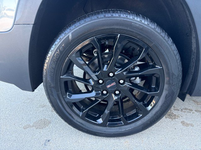 Used 2023 GMC Terrain SLE w/ Driver Convenience Package FWD image 11
