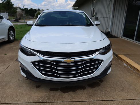 Used 2024 Chevrolet Malibu LT FWD image 2
