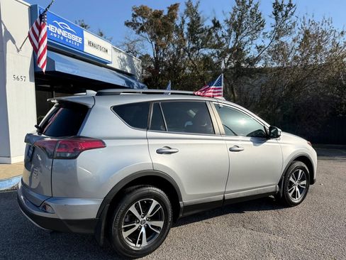 Used 2018 Toyota RAV4 XLE image 7