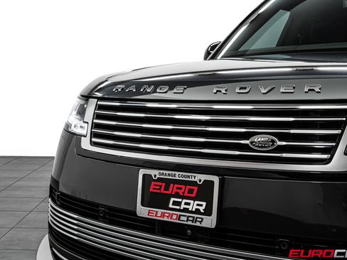 Used 2025 Land Rover Range Rover SV AWD/4WD image 9
