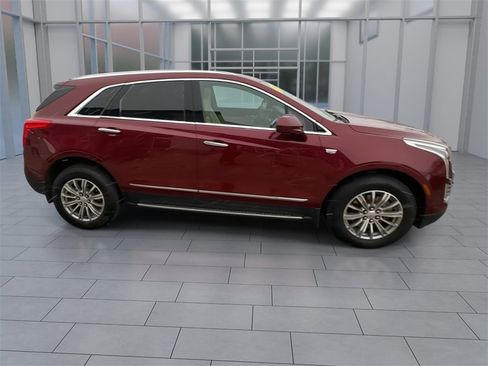 Used 2018 Cadillac XT5 Luxury w/ Driver Awareness Package image 9