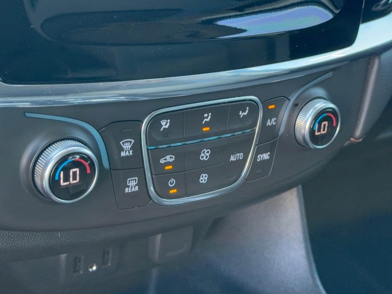 Used 2018 Chevrolet Traverse LS FWD image 22